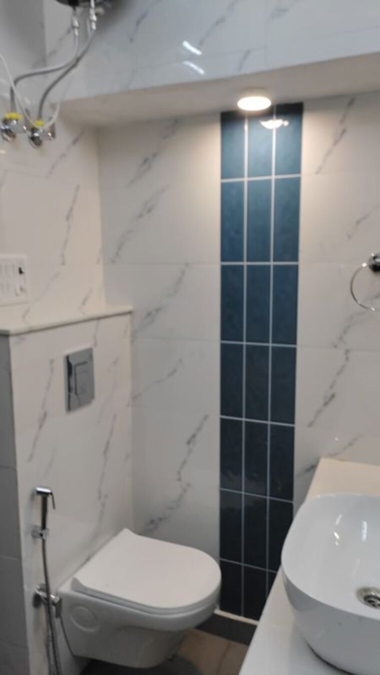 Bathroom, nehru enclave 3 Bedroom 190 Sq.Yd. Builder Floor In Nehru Enclave Delhi 10623370