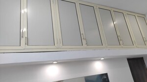 Furnished Amenities in 3 BHK Builder Floor at Nehru Enclave – for Rent