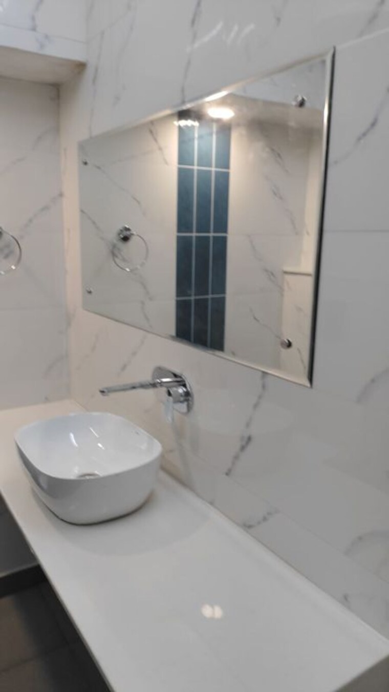 Bathroom, nehru enclave 3 Bedroom 190 Sq.Yd. Builder Floor In Nehru Enclave Delhi 10623370