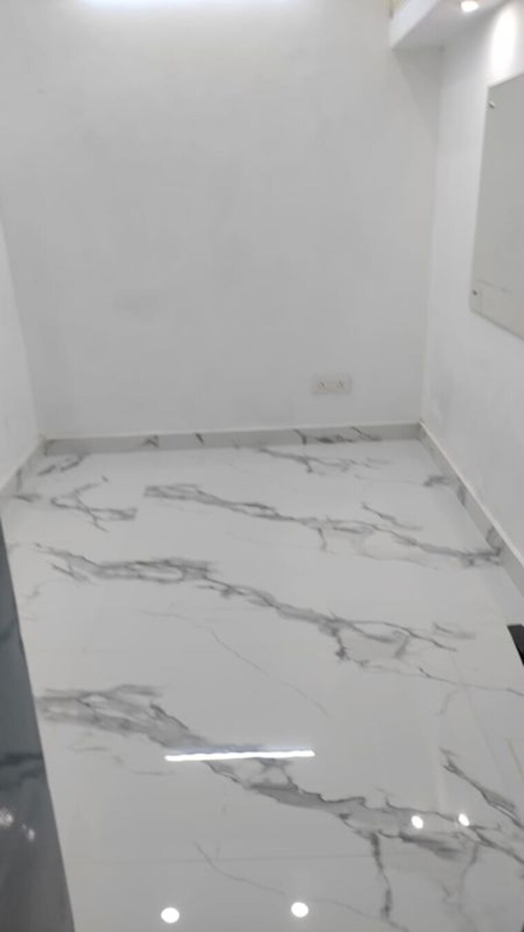 Room, nehru enclave 3 Bedroom 190 Sq.Yd. Builder Floor In Nehru Enclave Delhi 10623370