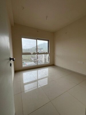 Room in 3 BHK Apartment at Godrej Green Vistas, Mahalunge – for Rent