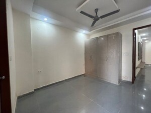 Room in 3 BHK Independent House at Sector 5 – for Rent