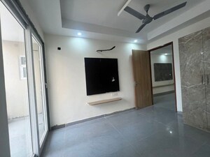 Room in 3 BHK Independent House at Sector 5 – for Rent