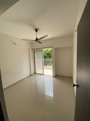 Room in 2 BHK Apartment at Vedant Kingston Aura, Handewadi – for Rent
