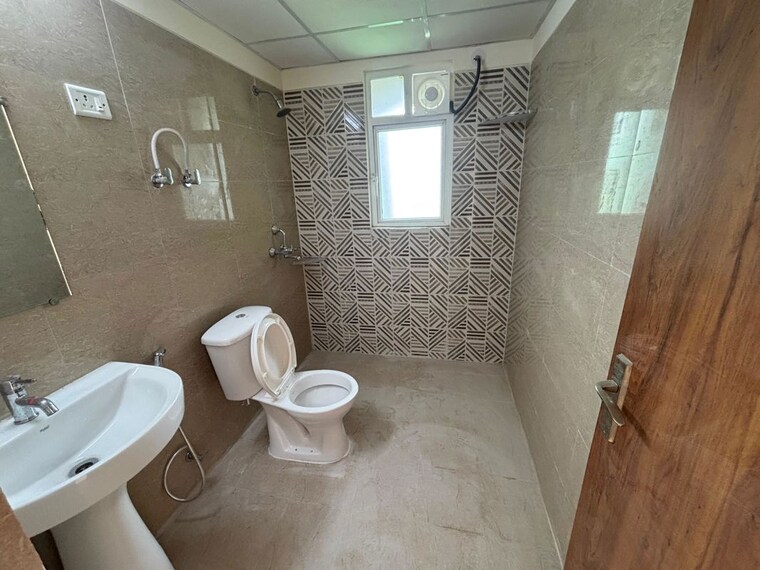 Bathroom, amrapali-verona-heights 2 Bedroom 975 Sq.Ft. Apartment In Tech Zone 4 Greater Noida Greater Noida 10623431