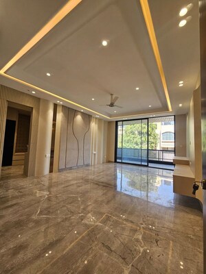 Room in 5 BHK Builder Floor at Sector 57 – for Rent