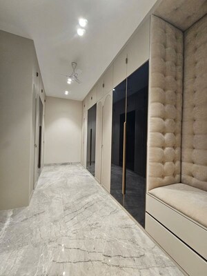 Building Lobby in 5 BHK Builder Floor at Sector 57 – for Rent