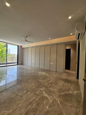 Bedroom in 5 BHK Builder Floor at Sector 57 – for Rent