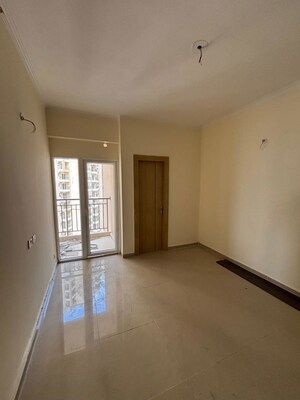 Room in 3 BHK Apartment at Amrapali Verona Heights, Tech Zone 4 Greater Noida – for Sale