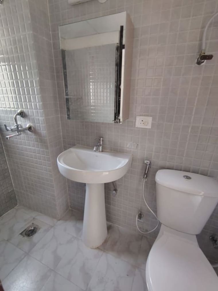 Bathroom, amrapali-terrace-homes 3 Bedroom 1700 Sq.Ft. Apartment In Tech Zone 4 Greater Noida Greater Noida 10623537