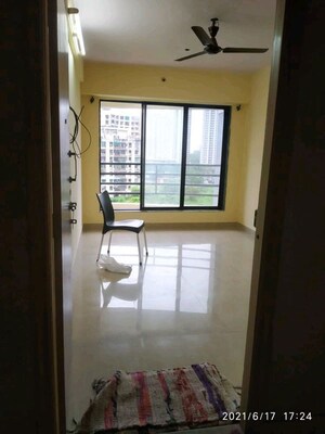 Room in 2 BHK Apartment at Unnathi Woods Phase 1 And 2, Ghodbunder Road – for Rent