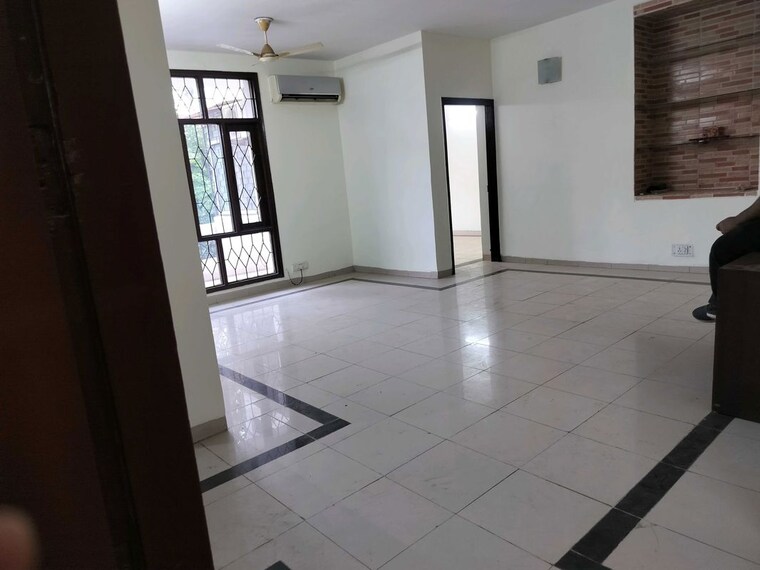 Room, sector 23 3 Bedroom 1500 Sq.Ft. Builder Floor In Sector 23 Gurgaon 10623557