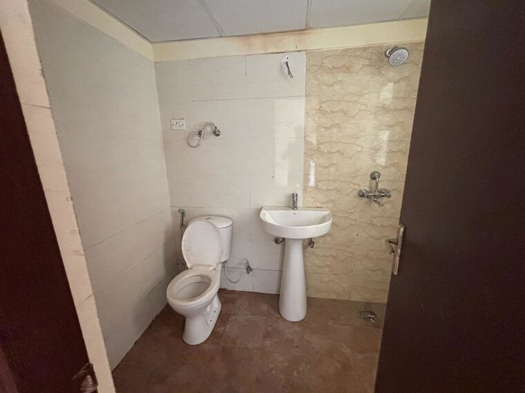 Bathroom, amrapali-verona-heights 3 Bedroom 1655 Sq.Ft. Apartment In Tech Zone 4 Greater Noida Greater Noida 10623543