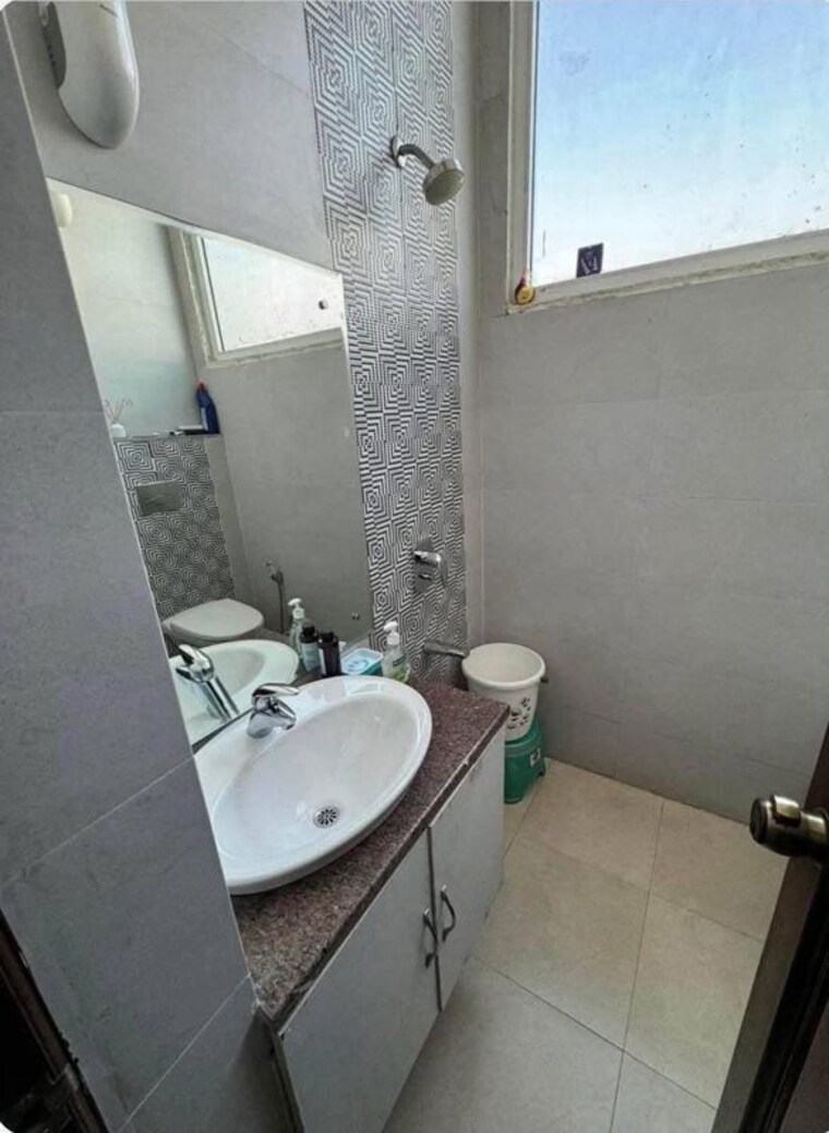 Bathroom, sector 23 3 Bedroom 1800 Sq.Ft. Builder Floor In Sector 23 Gurgaon 10623580
