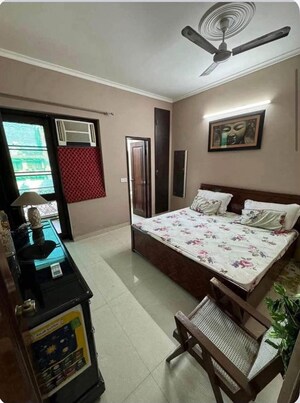 Team Area in 3 BHK Builder Floor at Sector 23 – for Rent