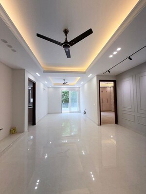 Building Lobby in 3 BHK Builder Floor at Sector 23 – for Rent