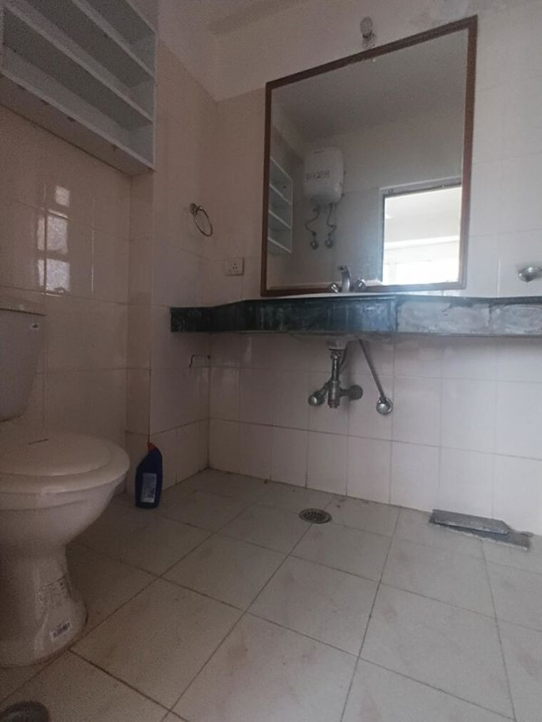 Bathroom, sector 23 3 Bedroom 1500 Sq.Ft. Builder Floor In Sector 23 Gurgaon 10623595