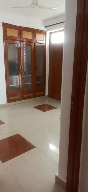 Room in 3 BHK Builder Floor at Sector 23 – for Rent