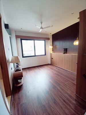 Room in 3 BHK Builder Floor at Palam Vihar – for Rent