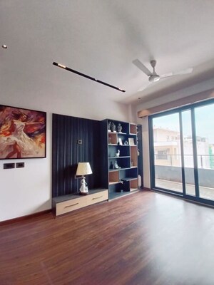 Room in 3 BHK Builder Floor at Palam Vihar – for Rent