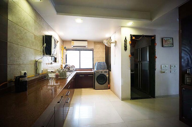 Living Room, satellite 4 Bedroom 2610 Sq.Ft. Apartment In Satellite Ahmedabad 10623654