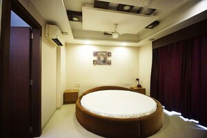 Bathroom in 4 BHK Apartment at Satellite – for Sale