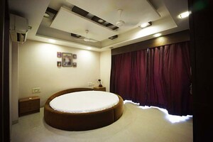 Team Area in 4 BHK Apartment at Satellite – for Sale