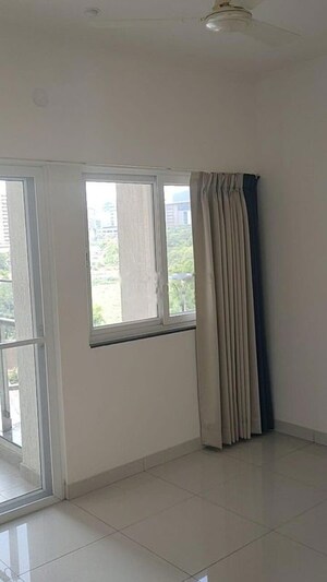 Room in Studio Apartment at Puravankara Silversands, Mundhwa – for Rent