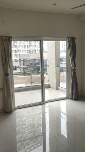 Room in Studio Apartment at Puravankara Silversands, Mundhwa – for Rent
