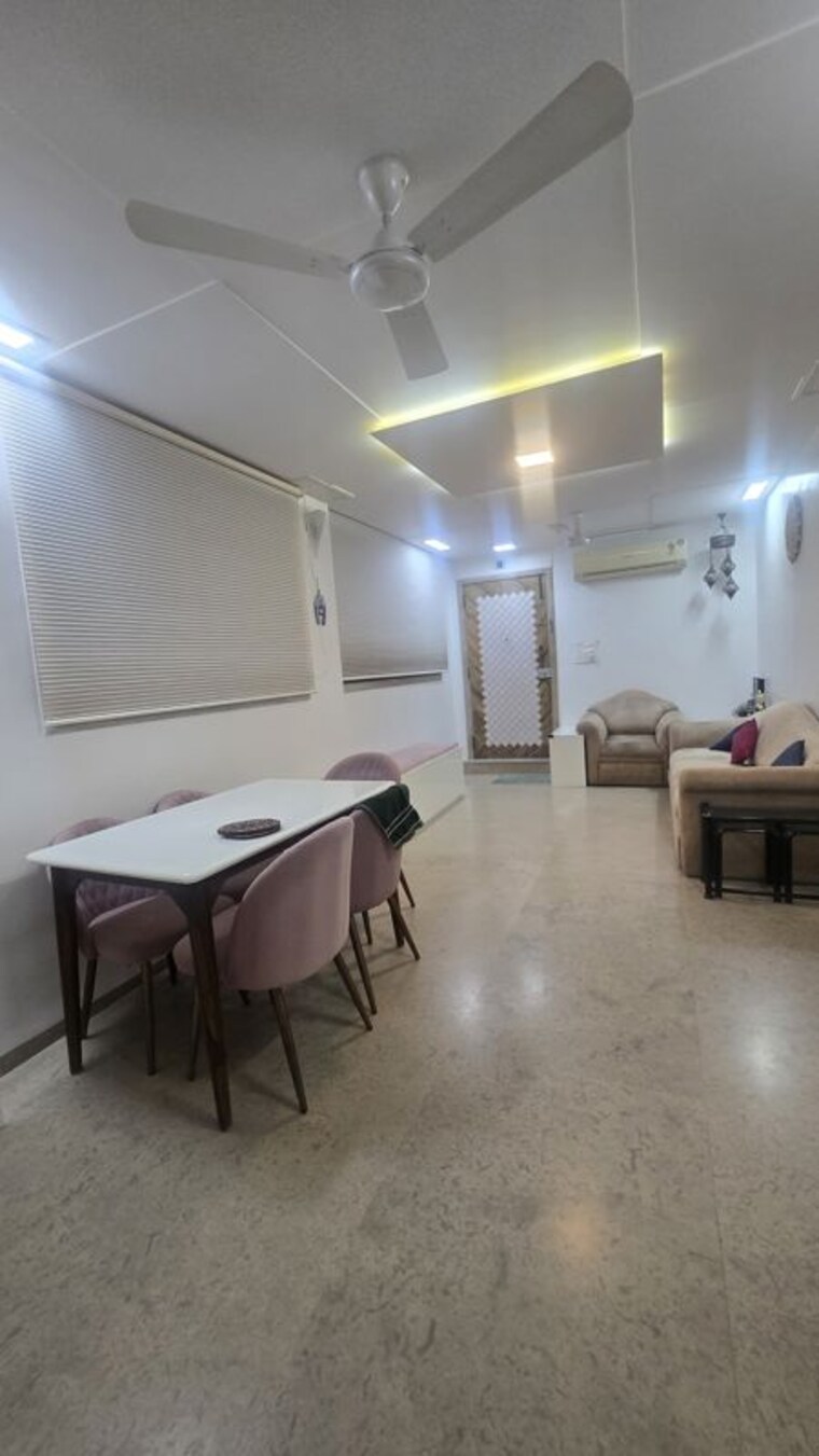 Team Area, babulnath 2 Bedroom 650 Sq.Ft. Apartment In Babulnath Mumbai 10623673