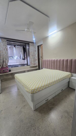 Bedroom in 2 BHK Apartment at Babulnath – for Rent