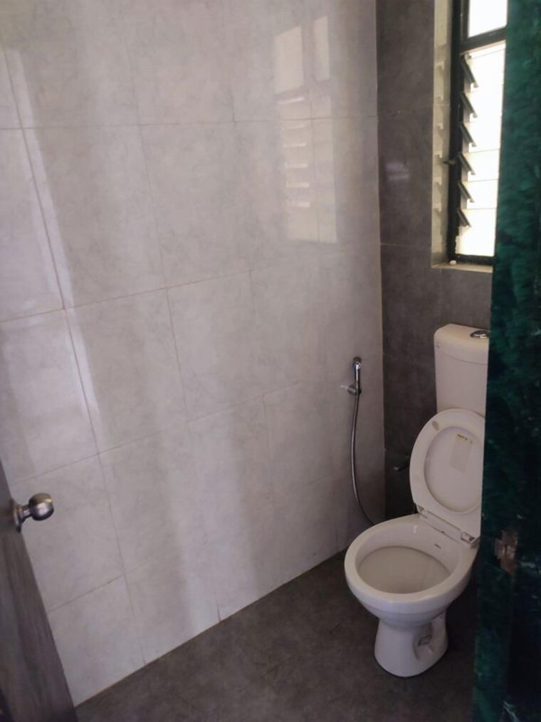 Bathroom, mantra-montana-phase-1 1 Bedroom 500 Sq.Ft. Apartment In Dhanori Pune 10623772