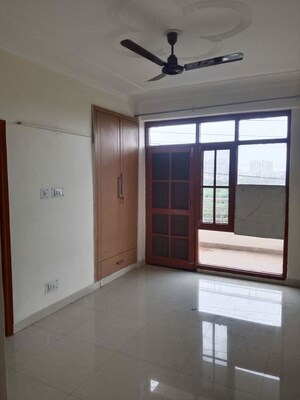 Room in 3 BHK Builder Floor at Sector 22 – for Rent