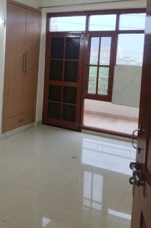 Room in 3 BHK Builder Floor at Sector 22 – for Rent