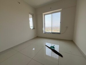 Room in 2 BHK Apartment at Yashwin Orizzonte, Kharadi – for Rent