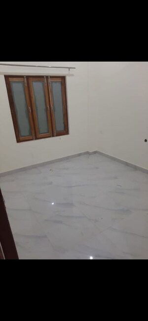 Room in 3 BHK Apartment at Mahalaxmi Apartments Mahanagar, Mahanagar – for Rent