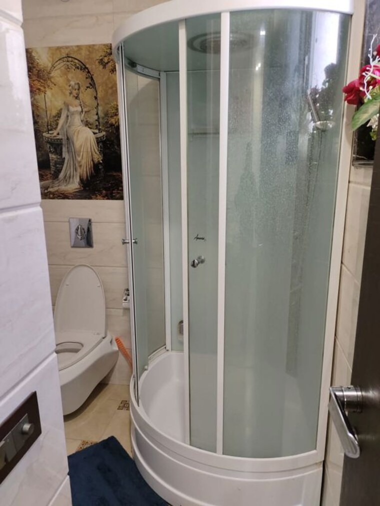 Bathroom, safdarjung enclave 3 Bedroom 2200 Sq.Ft. Builder Floor In Safdarjung Enclave Delhi 10623837