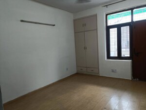 Room in 4 BHK Builder Floor at Sector 22 – for Rent