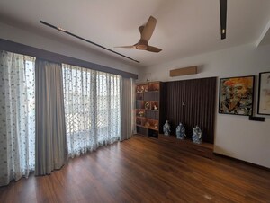 Room in 4 BHK Builder Floor at Sector 23 – for Rent