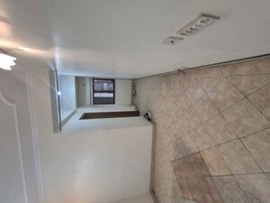 Room in 3.5 BHK Apartment at Mayur Vihar – for Rent