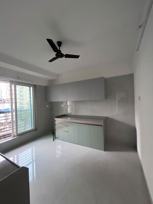 Furnished Amenities in 3 BHK Apartment at Andheri West – for Rent