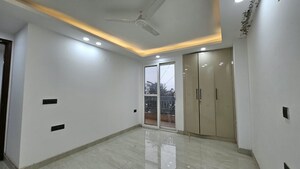 Room in 3 BHK Apartment at Saket – for Rent