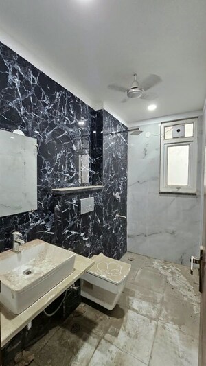 Team Area in 3 BHK Apartment at Saket – for Rent