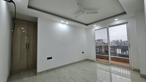 Room in 3 BHK Apartment at Saket – for Rent