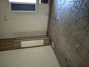 Furnished Amenities in 1.5 BHK Apartment at Mayur Vihar – for Rent