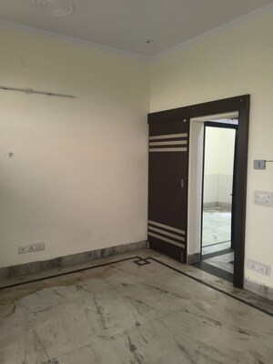 Room in 2 BHK Independent House at RWA Apartments Sector 52, Sector 52 – for Rent