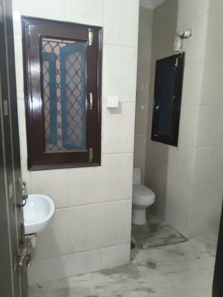Bathroom, rwa-apartments-sector-52 2 Bedroom 1000 Sq.Ft. Independent House In Sector 52 Noida 10623919