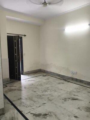 Room in 2 BHK Independent House at RWA Apartments Sector 52, Sector 52 – for Rent