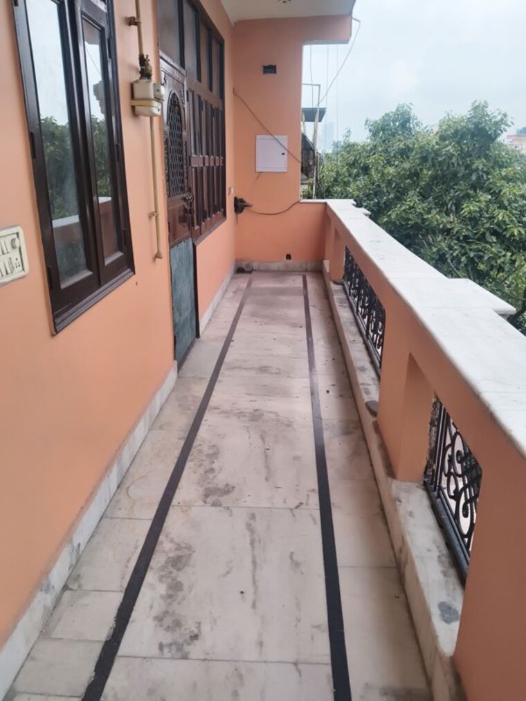 Balcony, rwa-apartments-sector-52 2 Bedroom 1000 Sq.Ft. Independent House In Sector 52 Noida 10623919