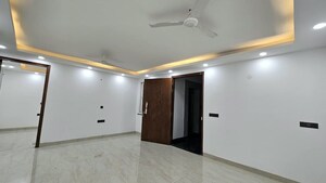 Room in 3 BHK Builder Floor at Saket – for Rent